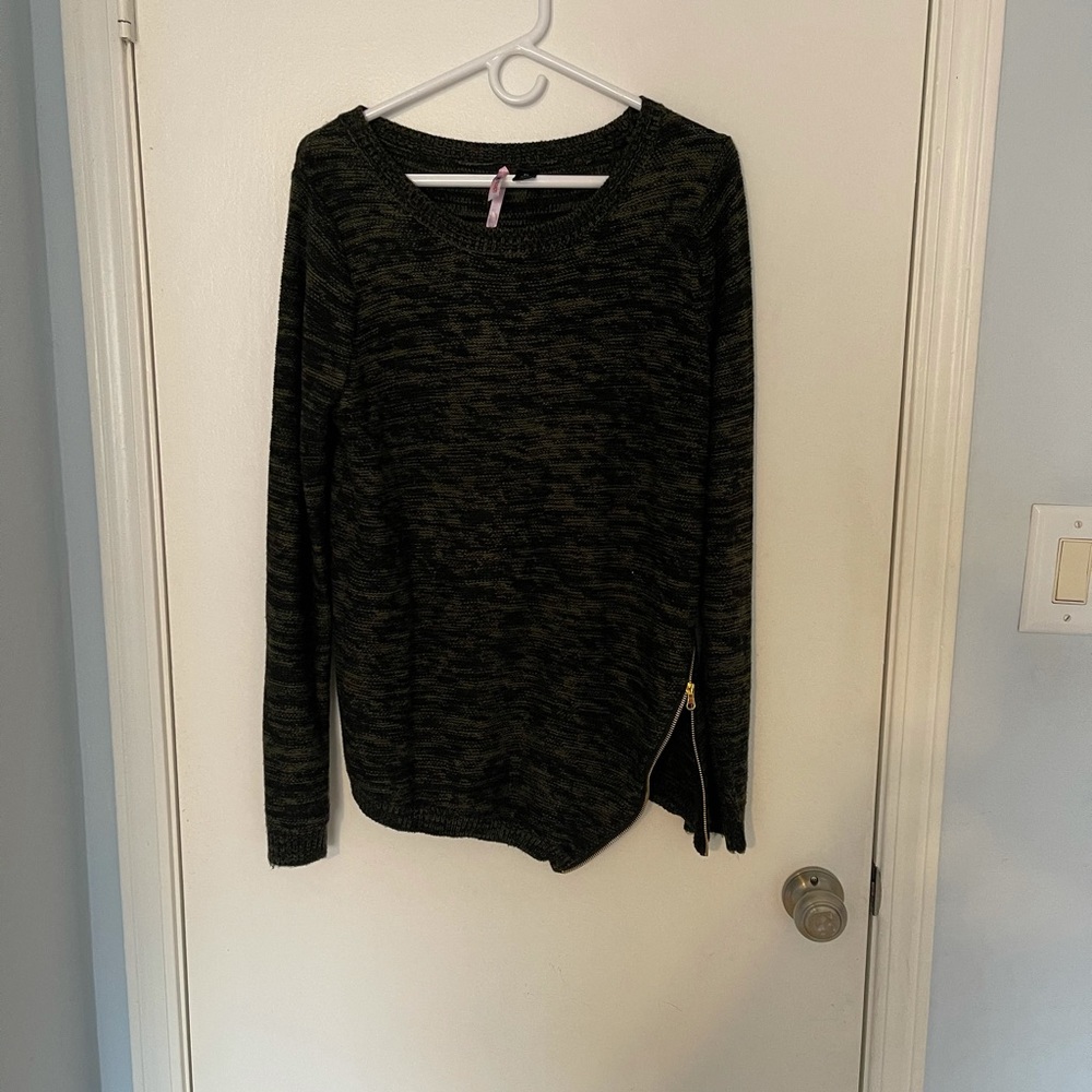 Sweater - Picture 4 of 5